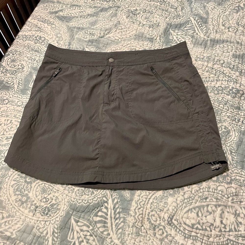 Green skirt, barely worn